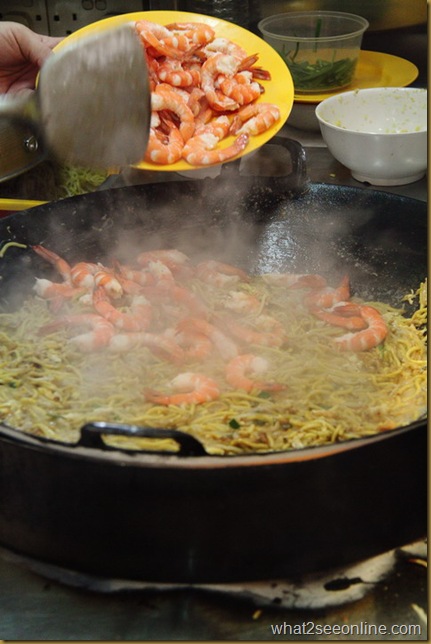 Singapore Hawker Food - Geylang Lor 29 Fried Hokkien Mee by what2seeonline.com