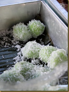 Onde-onde (mini green balls filled with palm sugar)_resize