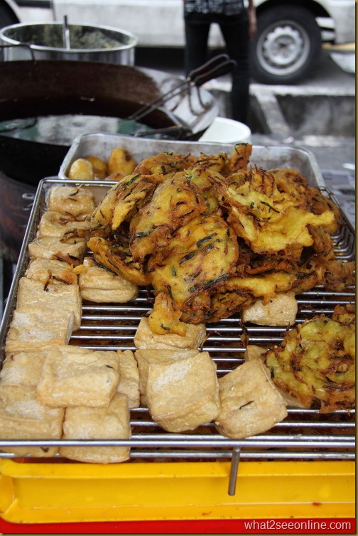 Delicious local fare at the pasar malam bazaar at Pantai Jerjak, Penang by what2seeonline.com