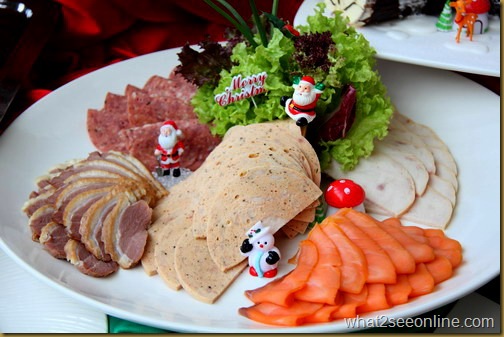 Celebrate Christmas at Swez Brasserie in Eastin Hotel, Penang by what2seeonline.com